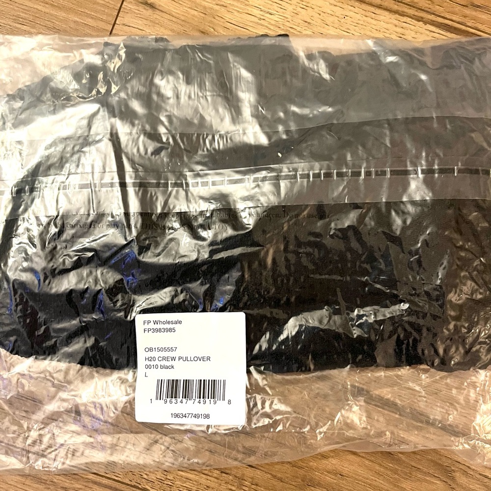 NWT Free People H2O Pullover black women's L and XL - Picture 4 of 4
